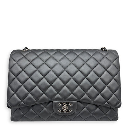Classic Shoulder Bag Maxi Silver in Lambskin, Silver hardware