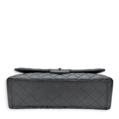 Classic Shoulder Bag Maxi Silver in Lambskin, Silver hardware