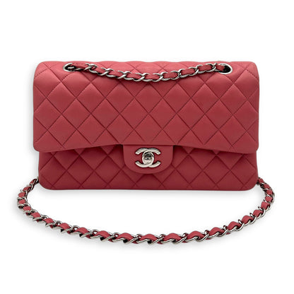 Classic Medium Pink Shoulder Bag in Lambskin, Silver hardware