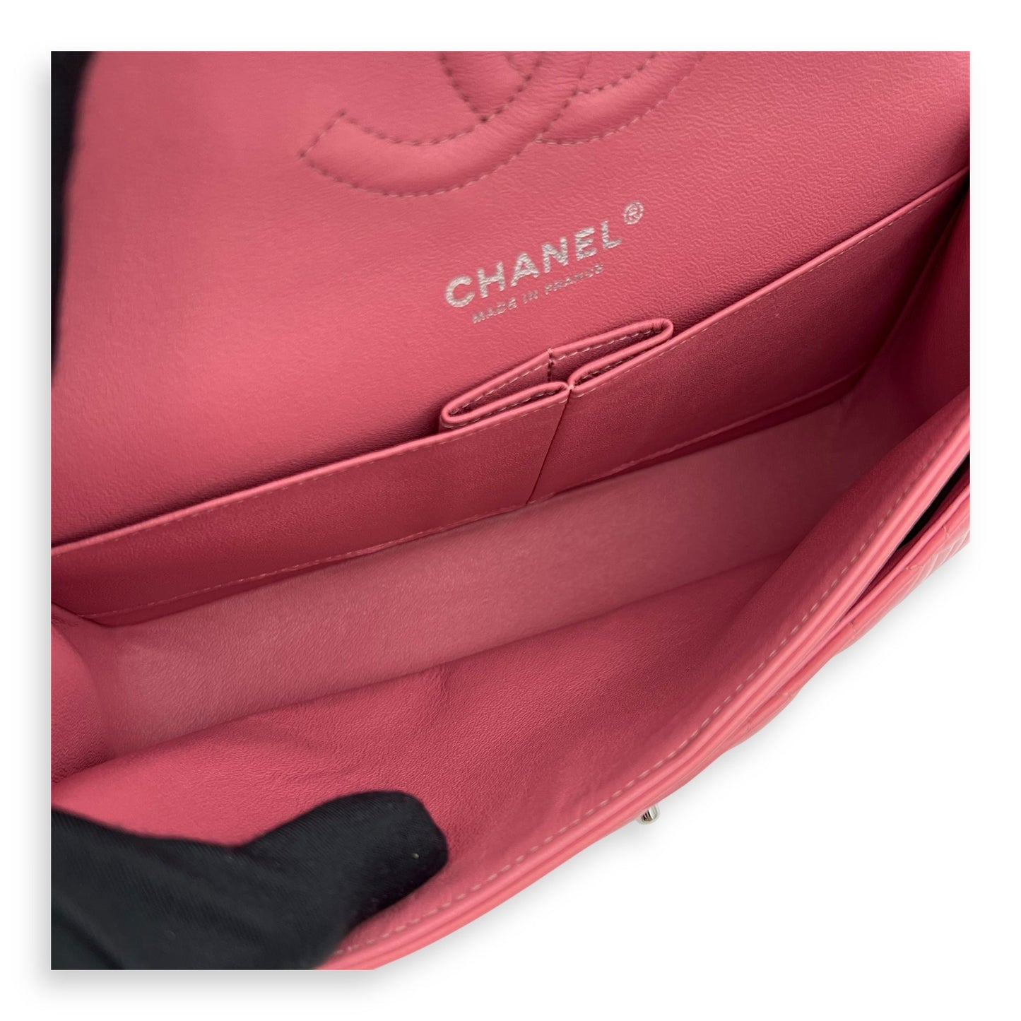 Classic Medium Pink Shoulder Bag in Lambskin, Silver hardware
