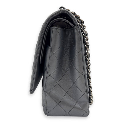 Classic Shoulder Bag Maxi Silver in Lambskin, Silver hardware
