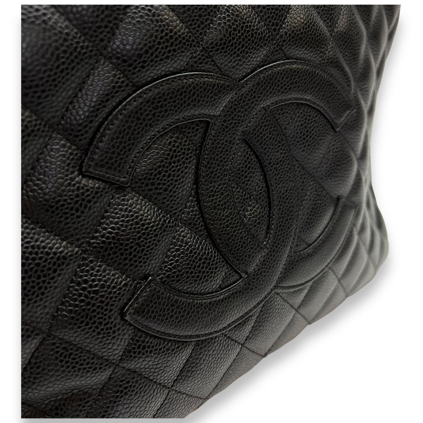 GST Large Black Shoulder Bag in Caviar Leather, Gold hardware