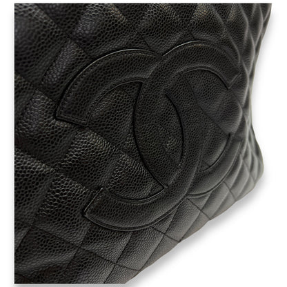 GST Large Black Shoulder Bag in Caviar Leather, Gold hardware
