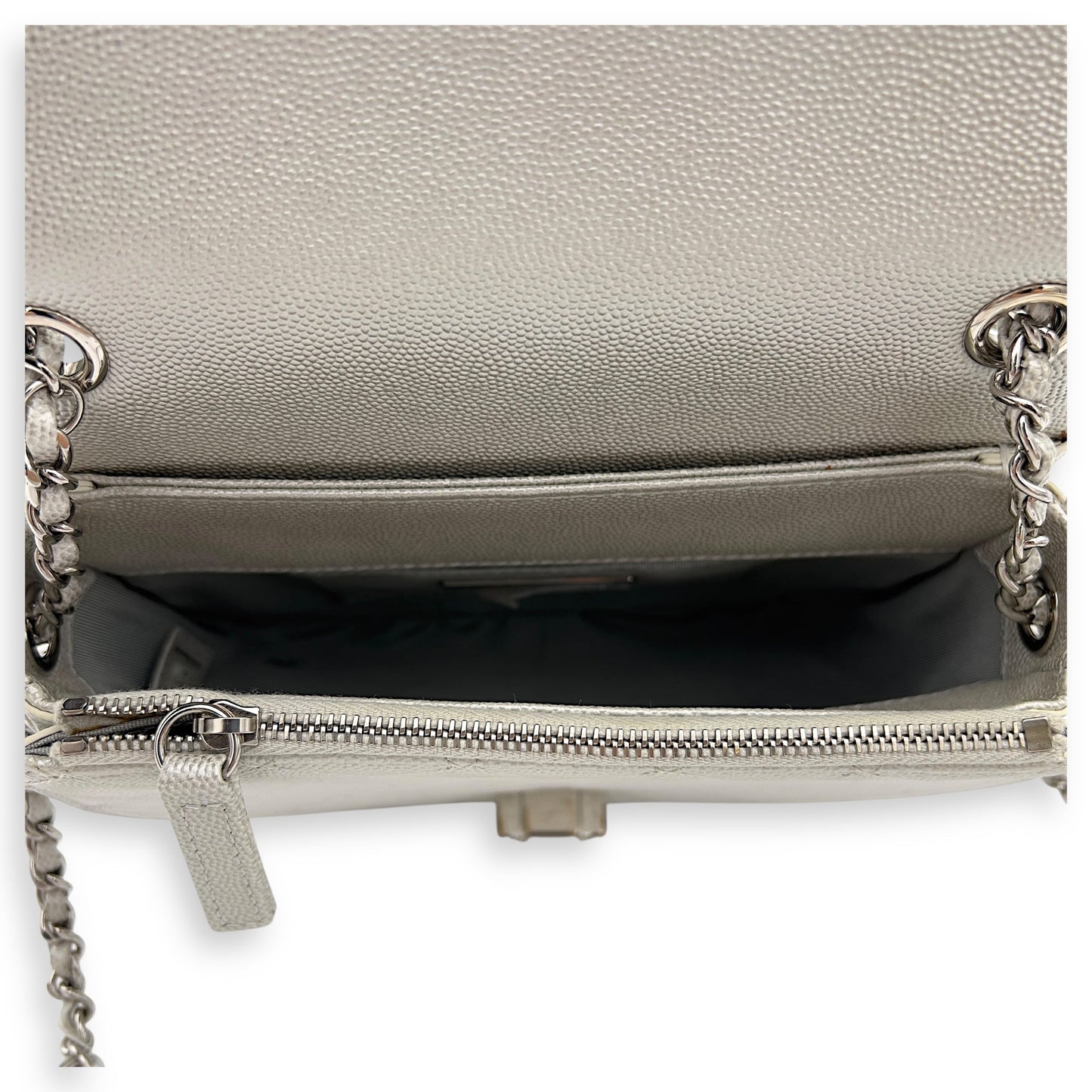 Coco Curve Top Handle Bag White in Caviar Leather, Silver hardware