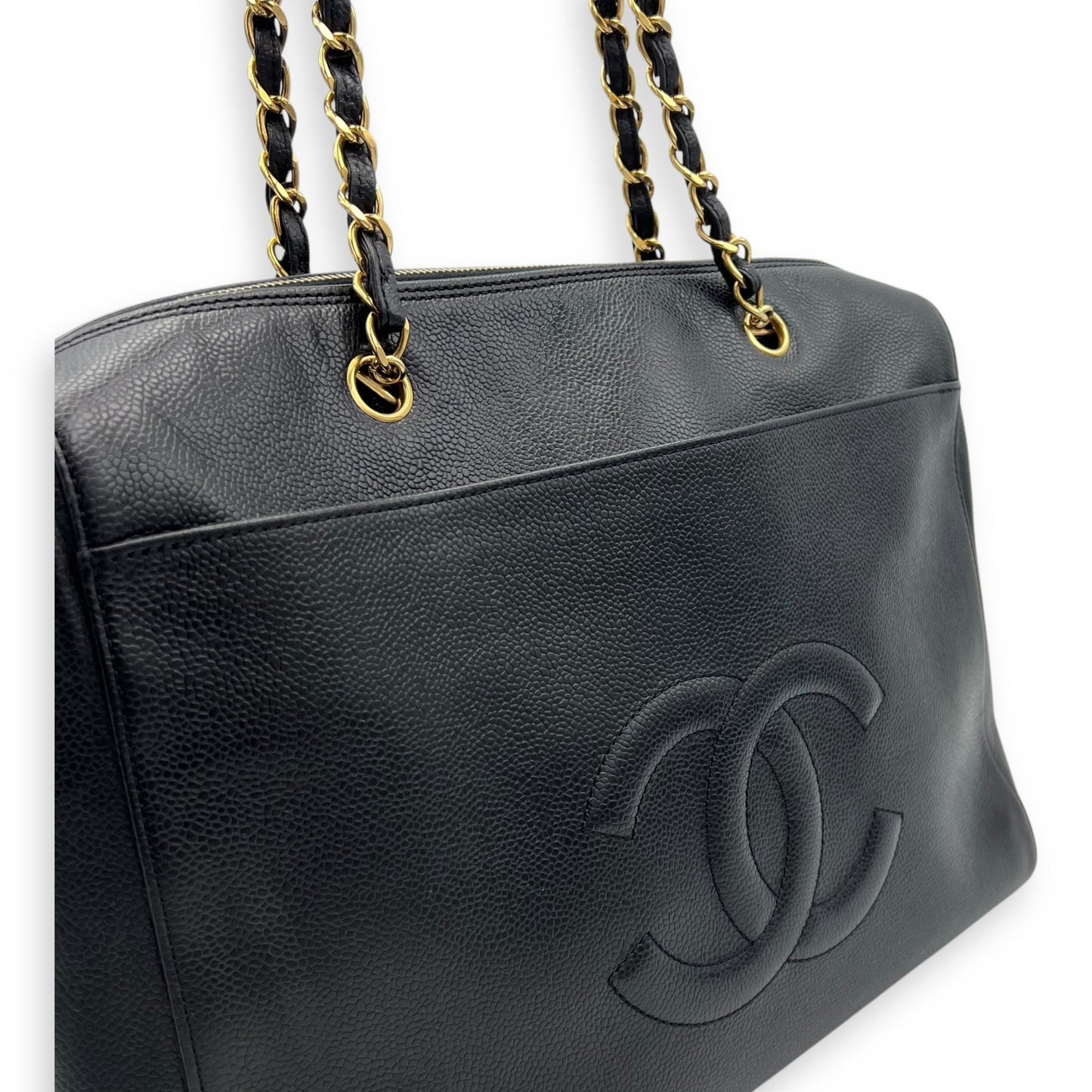 Vintage Shoulder Bag Black in Caviar Leather, Gold hardware