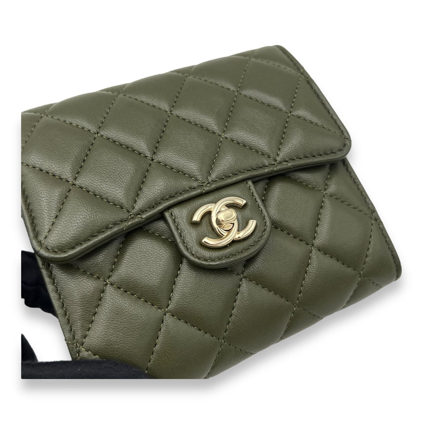 CC  Wallet Crossbody Bag Green in Lambskin, Gold hardware