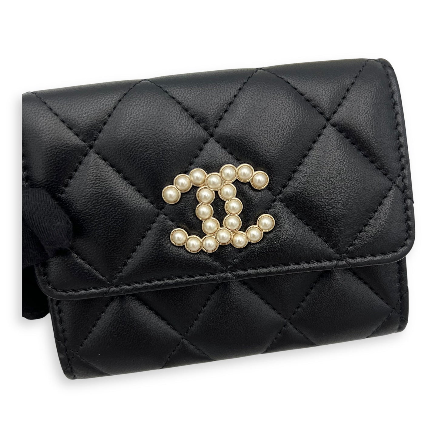 Pearl wallet Wallet Small Black in Lambskin, Gold hardware