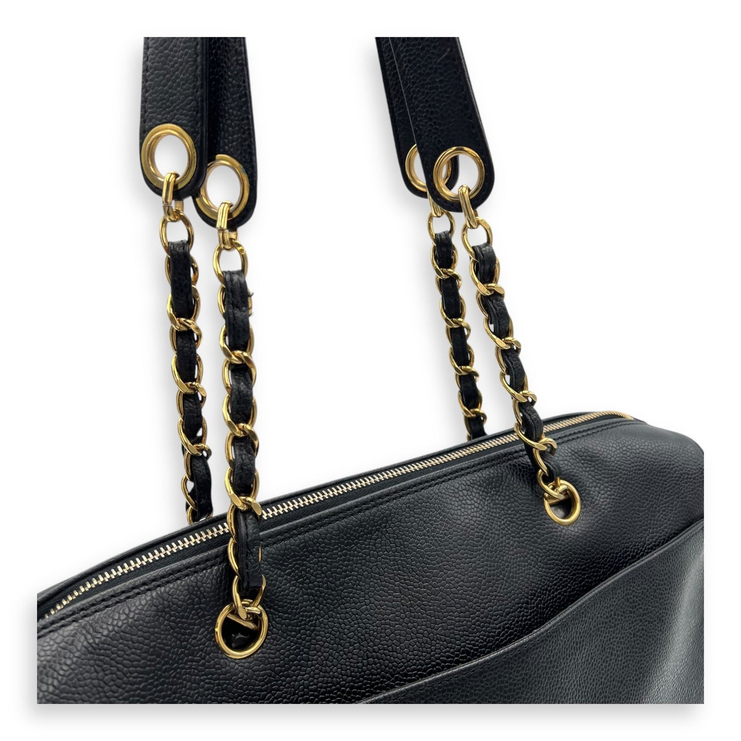Vintage Shoulder Bag Black in Caviar Leather, Gold hardware