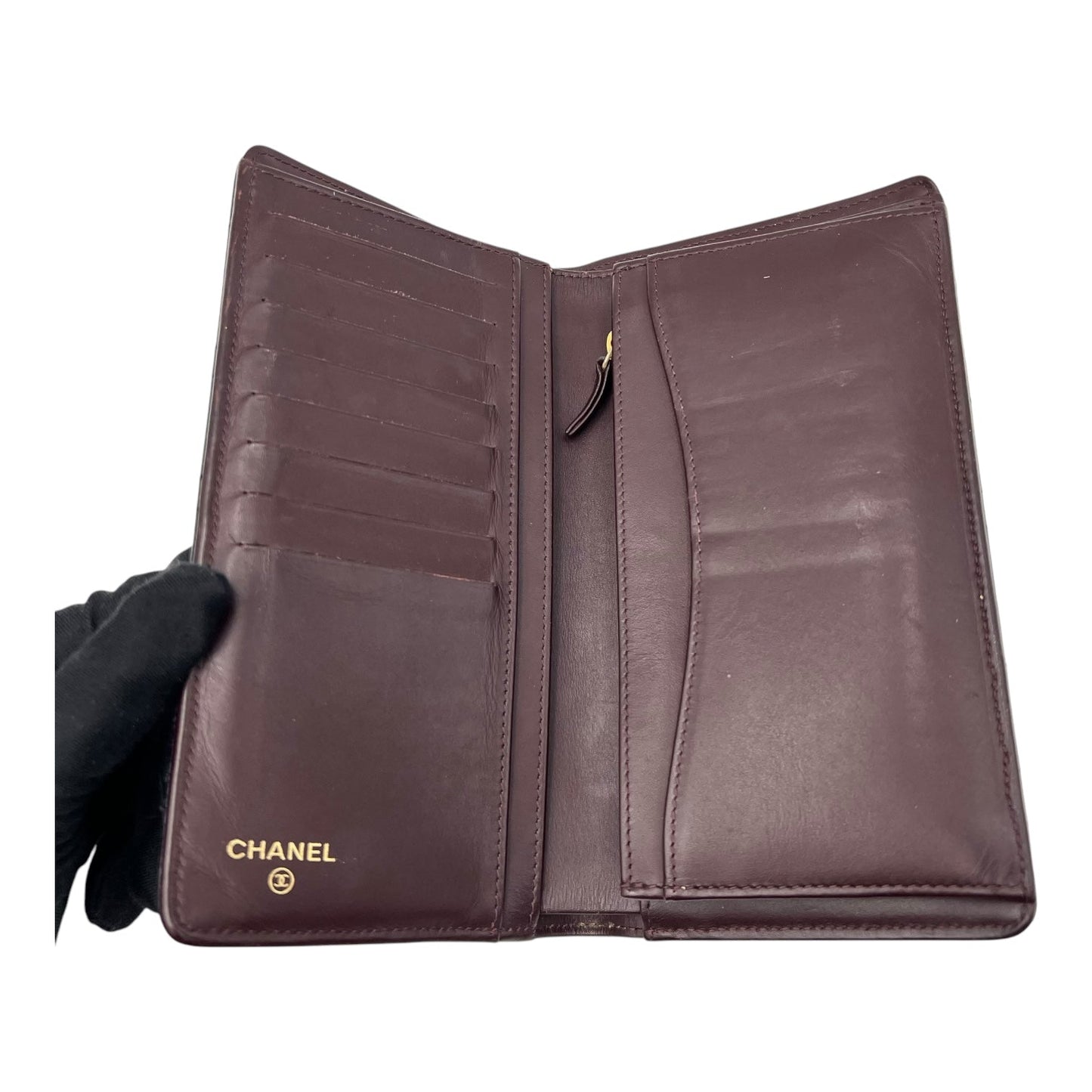 Classic Wallet Black in Caviar Leather, Gold hardware
