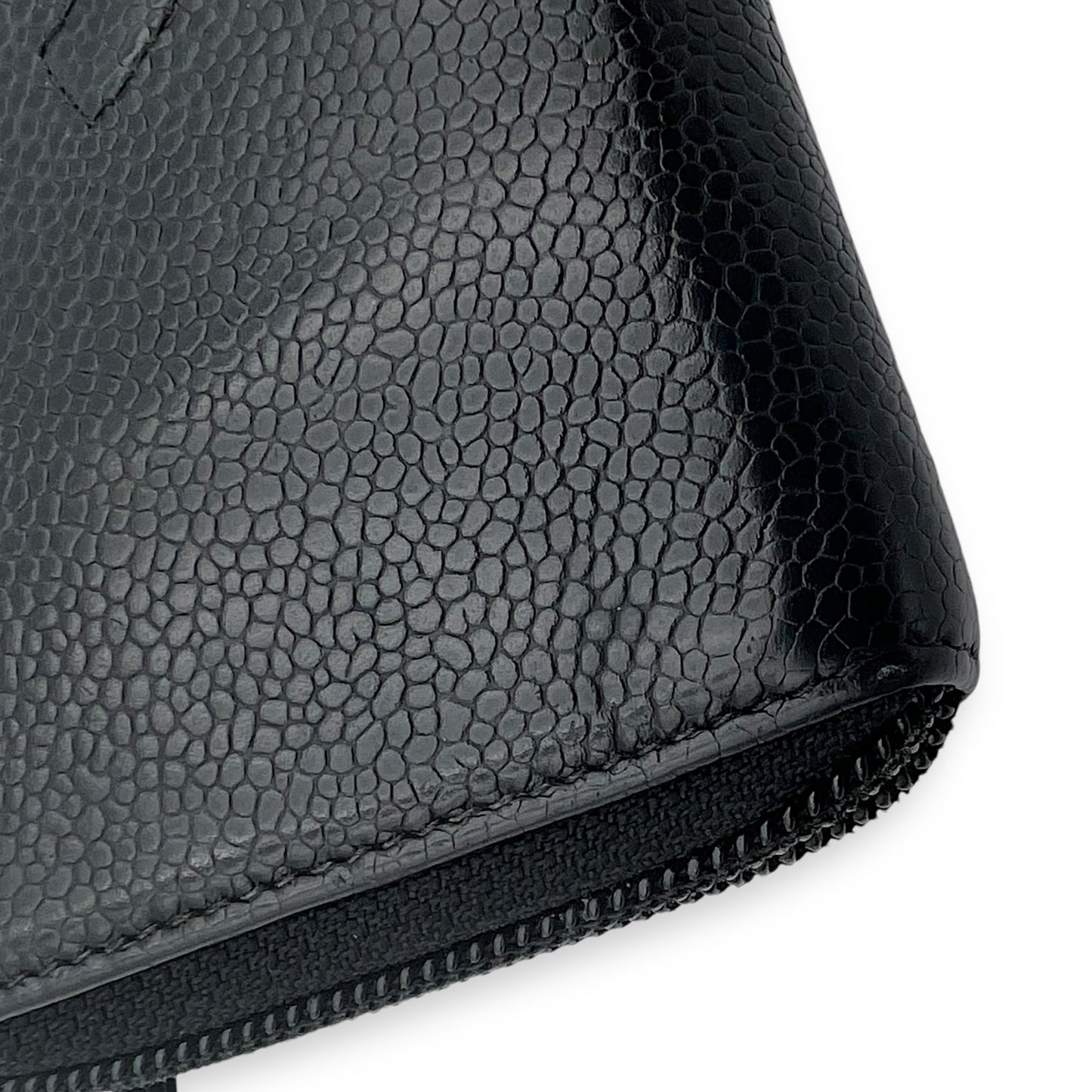 CC Zipped Black Wallet in Caviar Leather, Gold hardware