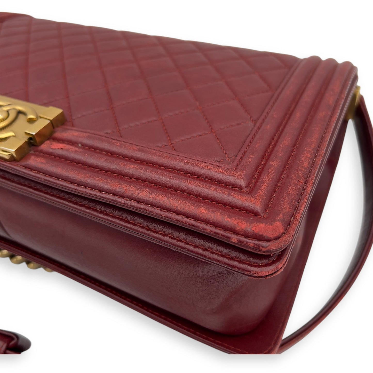 Boy Shoulder Bag Medium Red in Calfskin, Gold hardware