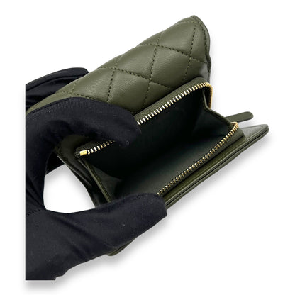 CC  Wallet Crossbody Bag Green in Lambskin, Gold hardware