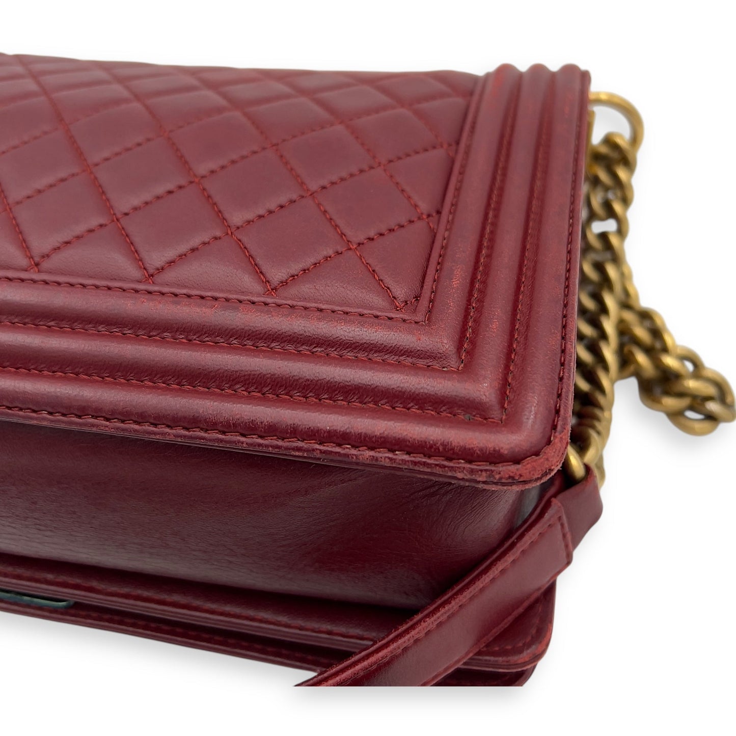 Boy Shoulder Bag Medium Red in Calfskin, Gold hardware