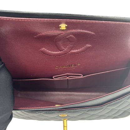 Classic Shoulder Bag Medium Black in Lambskin, Gold hardware