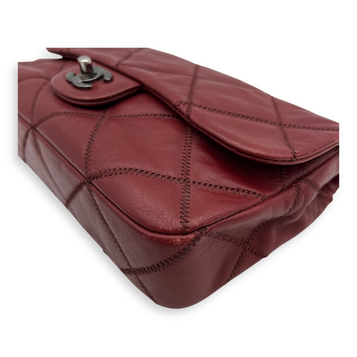 Classic Diamond Stitch Quilted Red Shoulder Bag in Calfskin, Ruthenium hardware