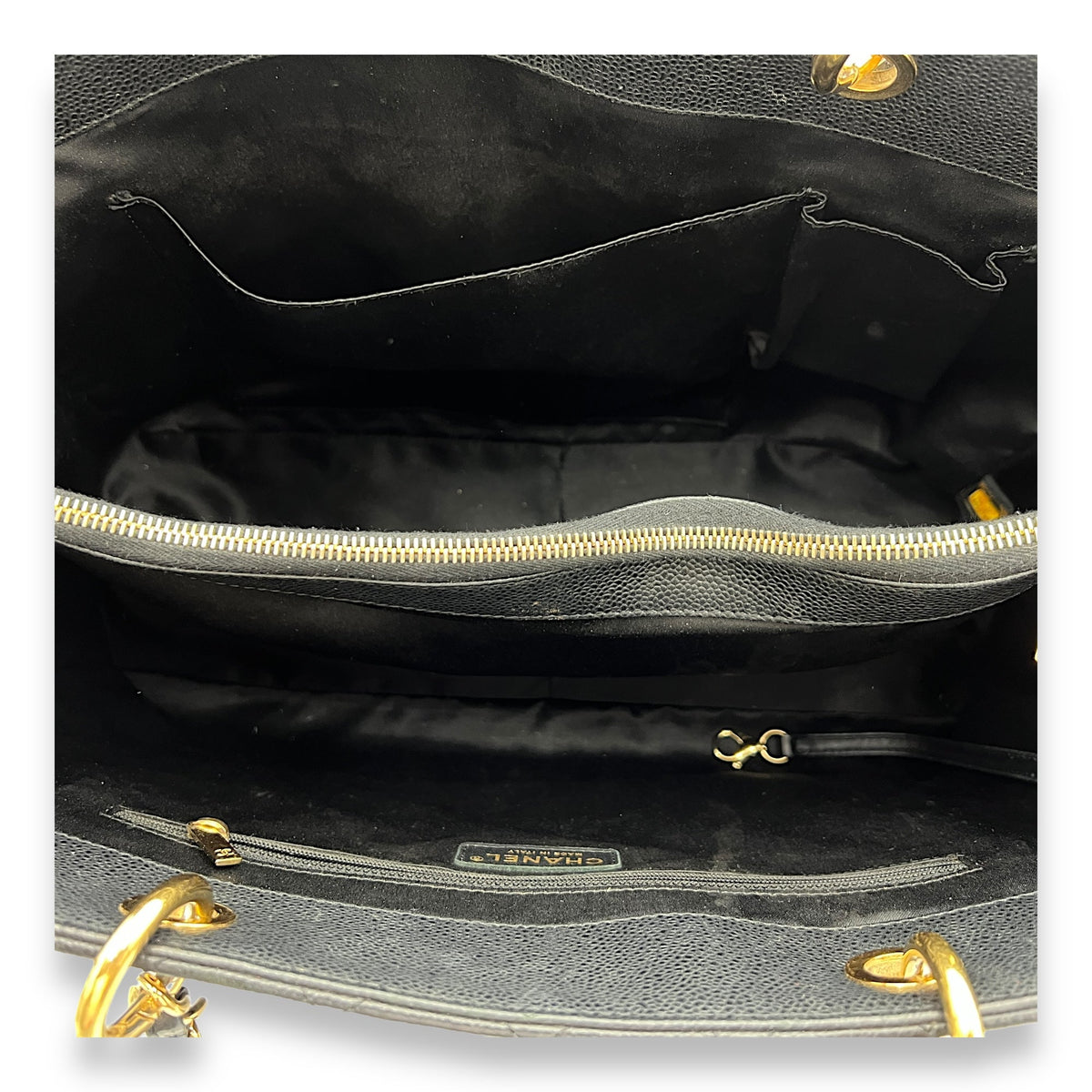 GST XL Black Tote Bag in Caviar Leather, Gold hardware