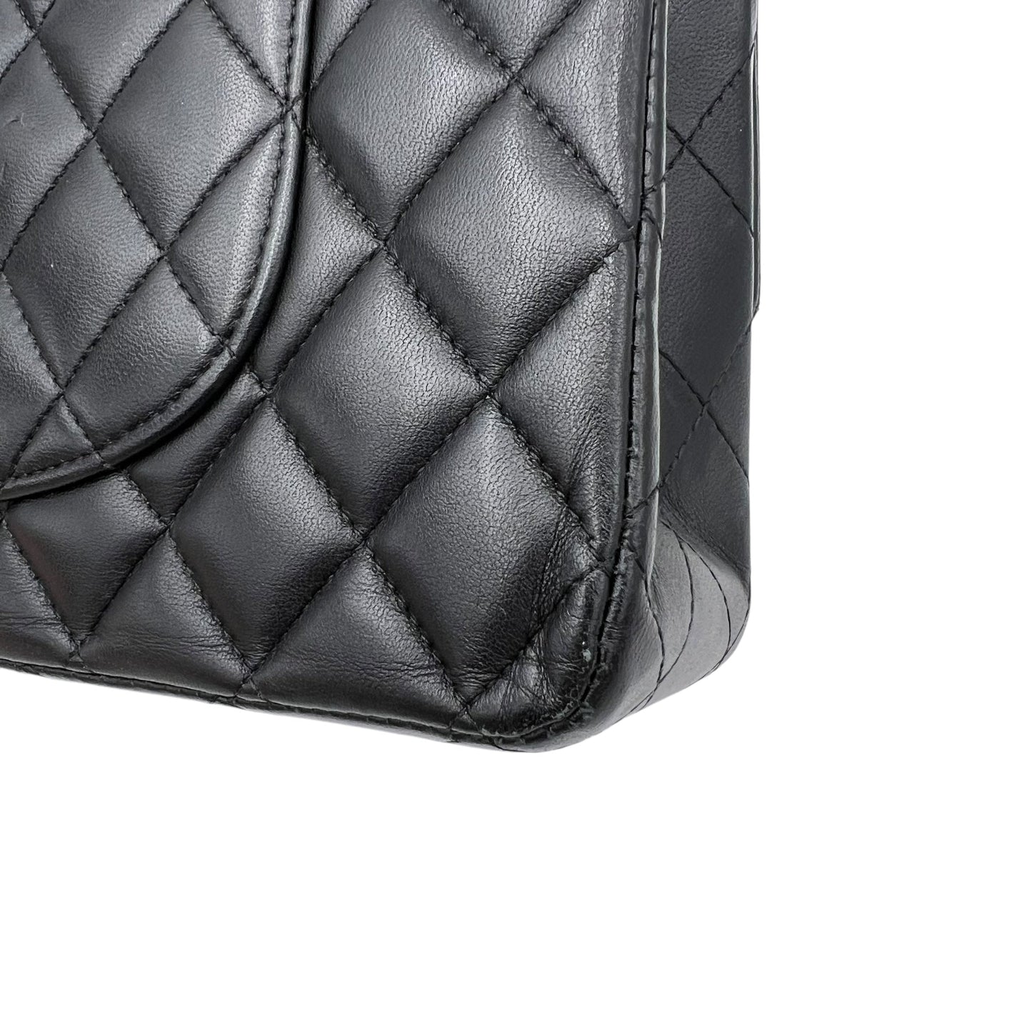 Classic Shoulder Bag Medium Black in Lambskin, Gold hardware
