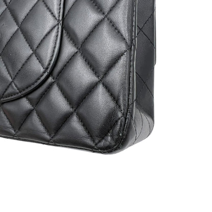 Classic Shoulder Bag Medium Black in Lambskin, Gold hardware