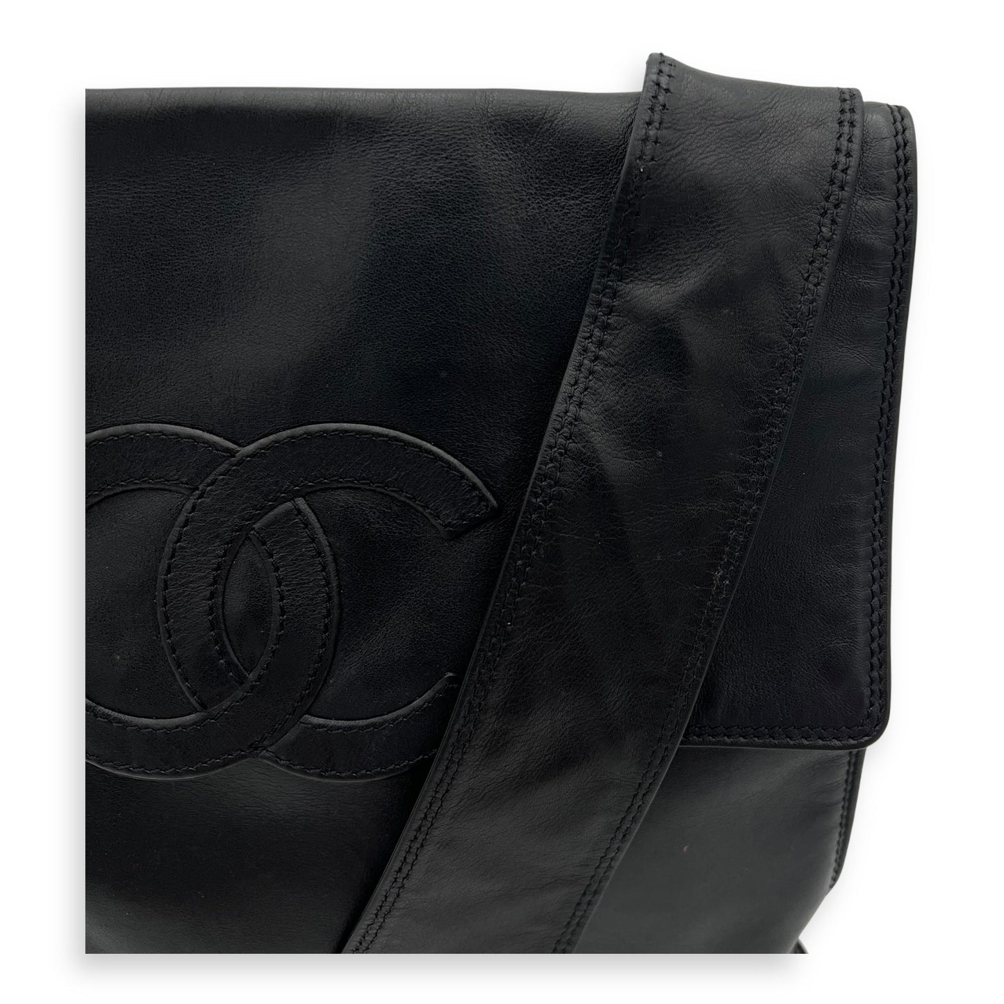 Vintage CC Black Crossbody Bag in Calfskin, Gold hardware