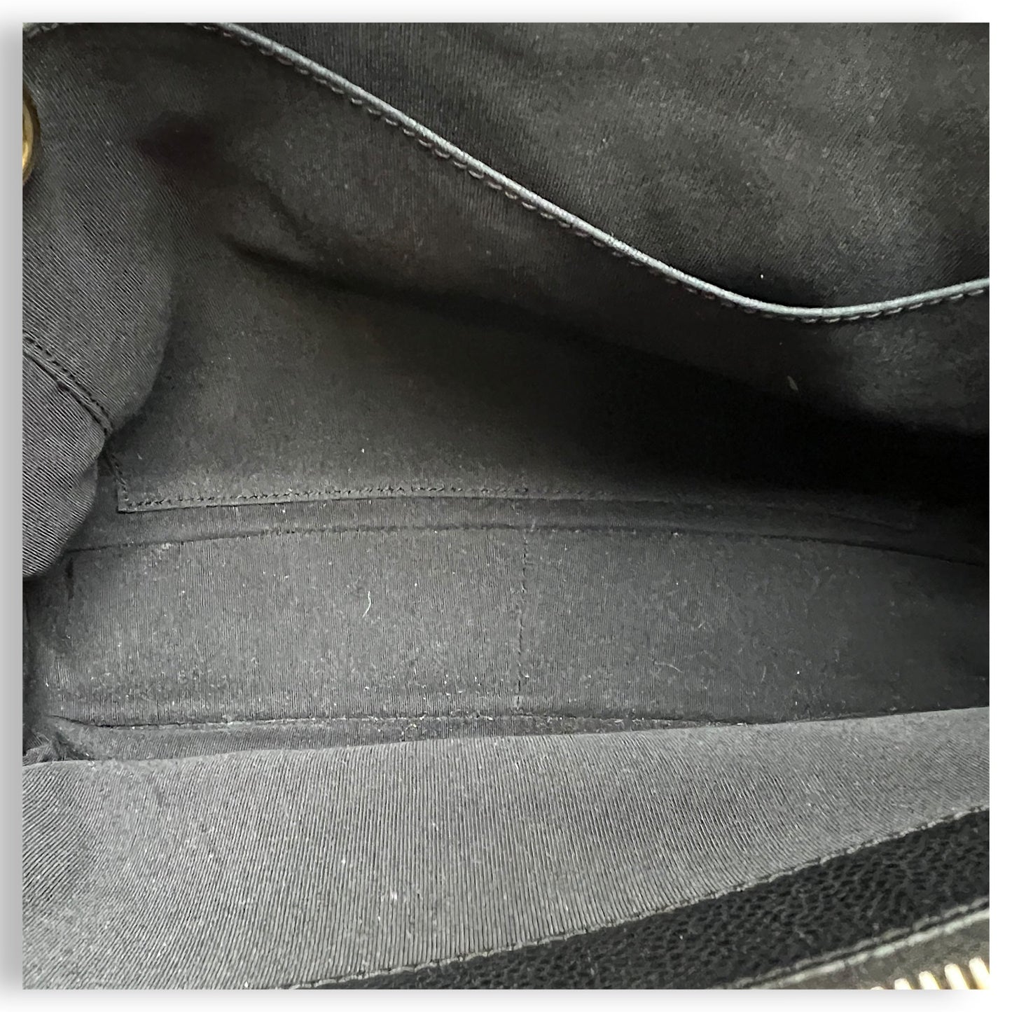 GST Large Black Shoulder Bag in Caviar Leather, Gold hardware