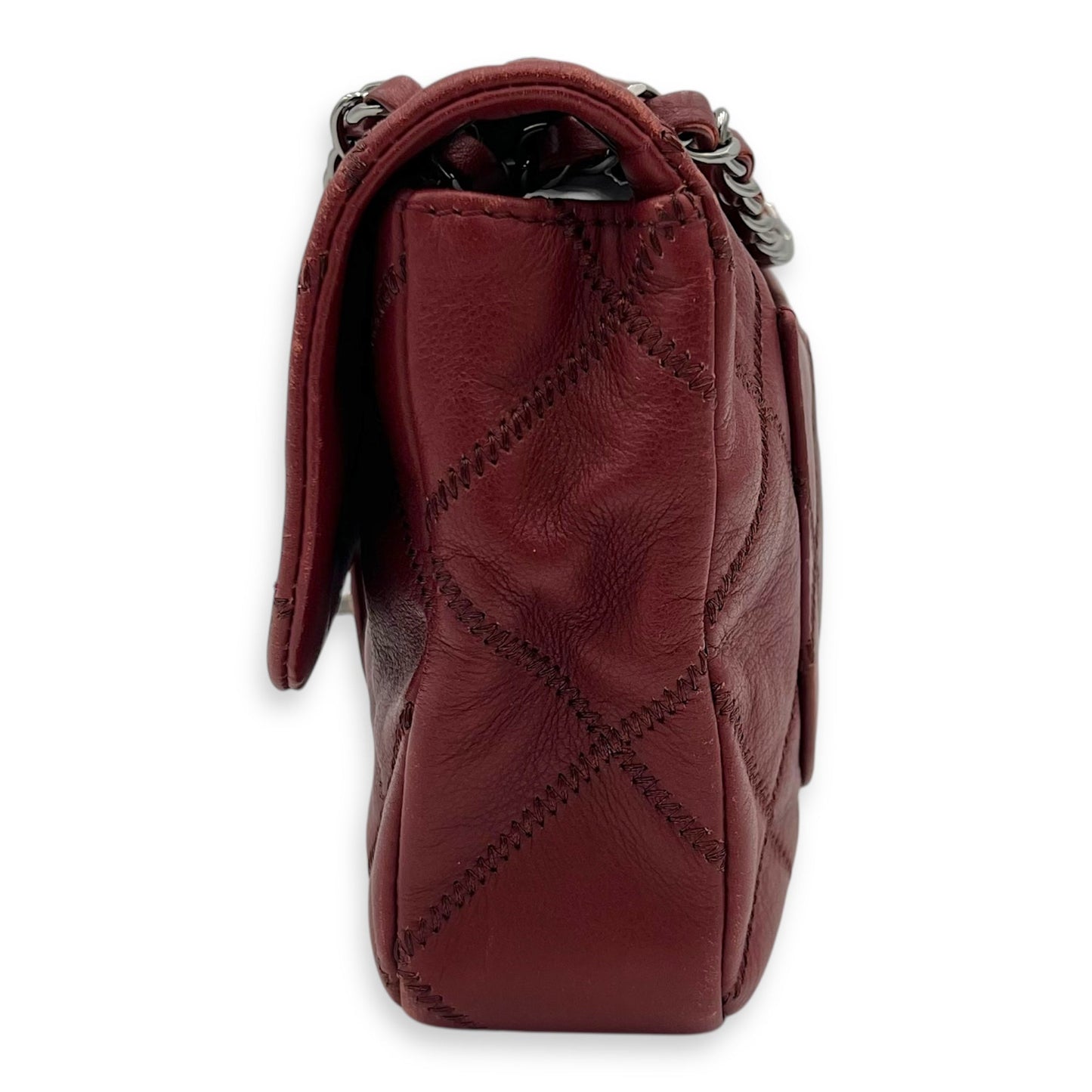 Classic Diamond Stitch Quilted Red Shoulder Bag in Calfskin, Ruthenium hardware