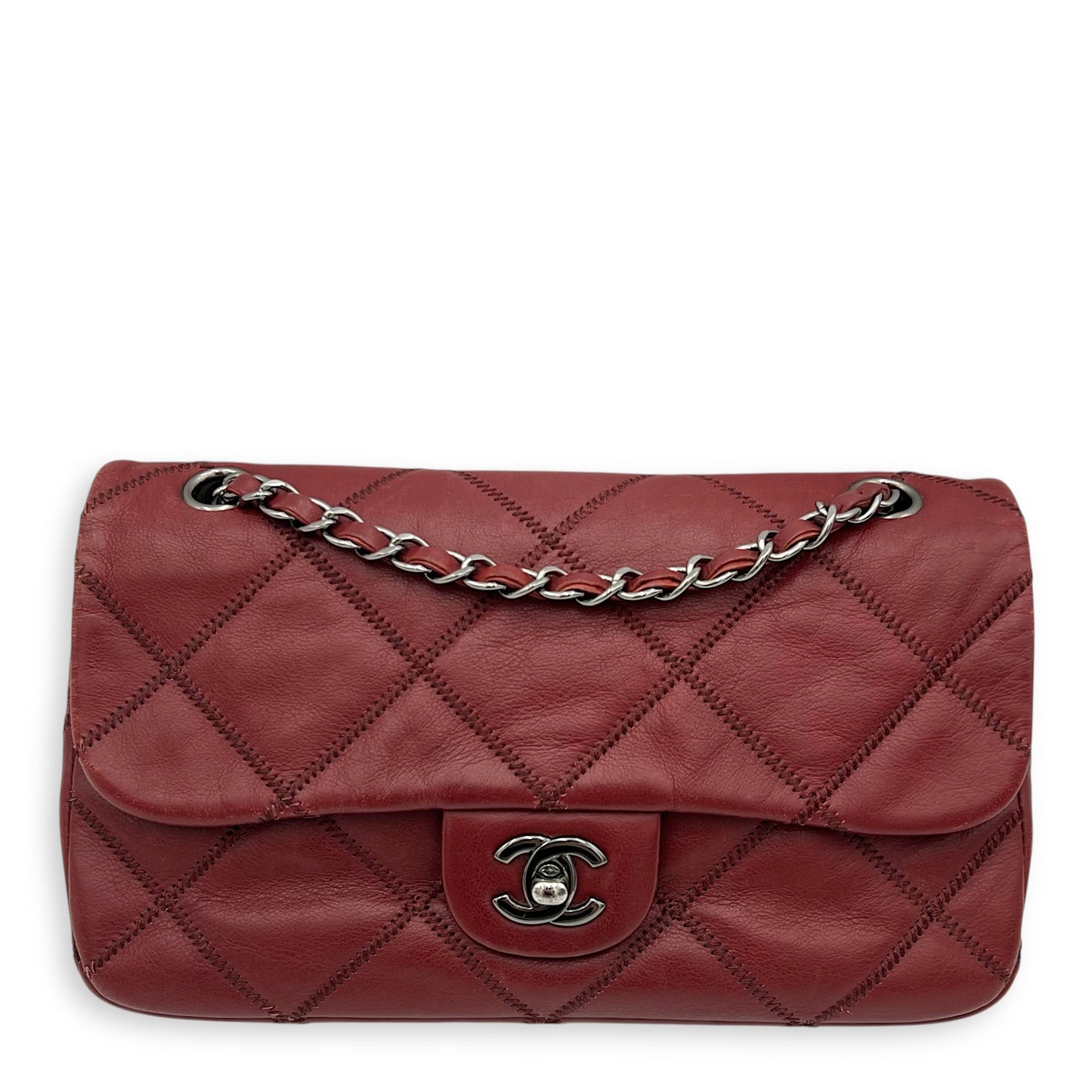 Classic Diamond Stitch Quilted Red Shoulder Bag in Calfskin, Ruthenium hardware