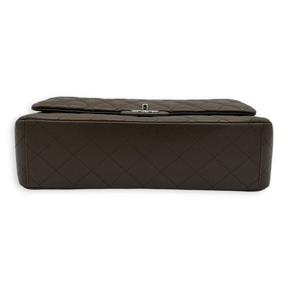 Classic Shoulder Bag Maxi Green in Caviar Leather, Silver hardware