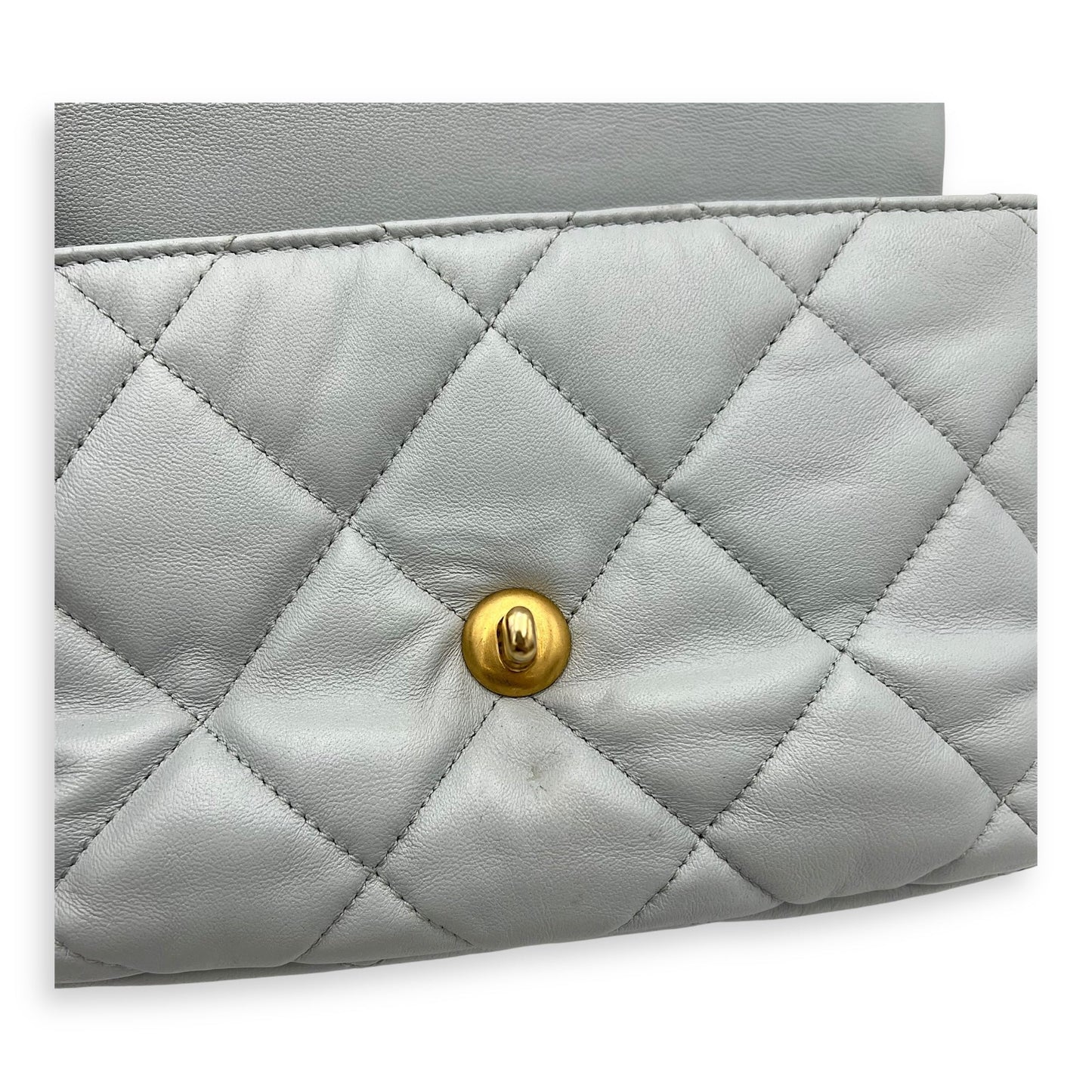 Heart Flap Shoulder Bag Blue in Lambskin, Gold hardware