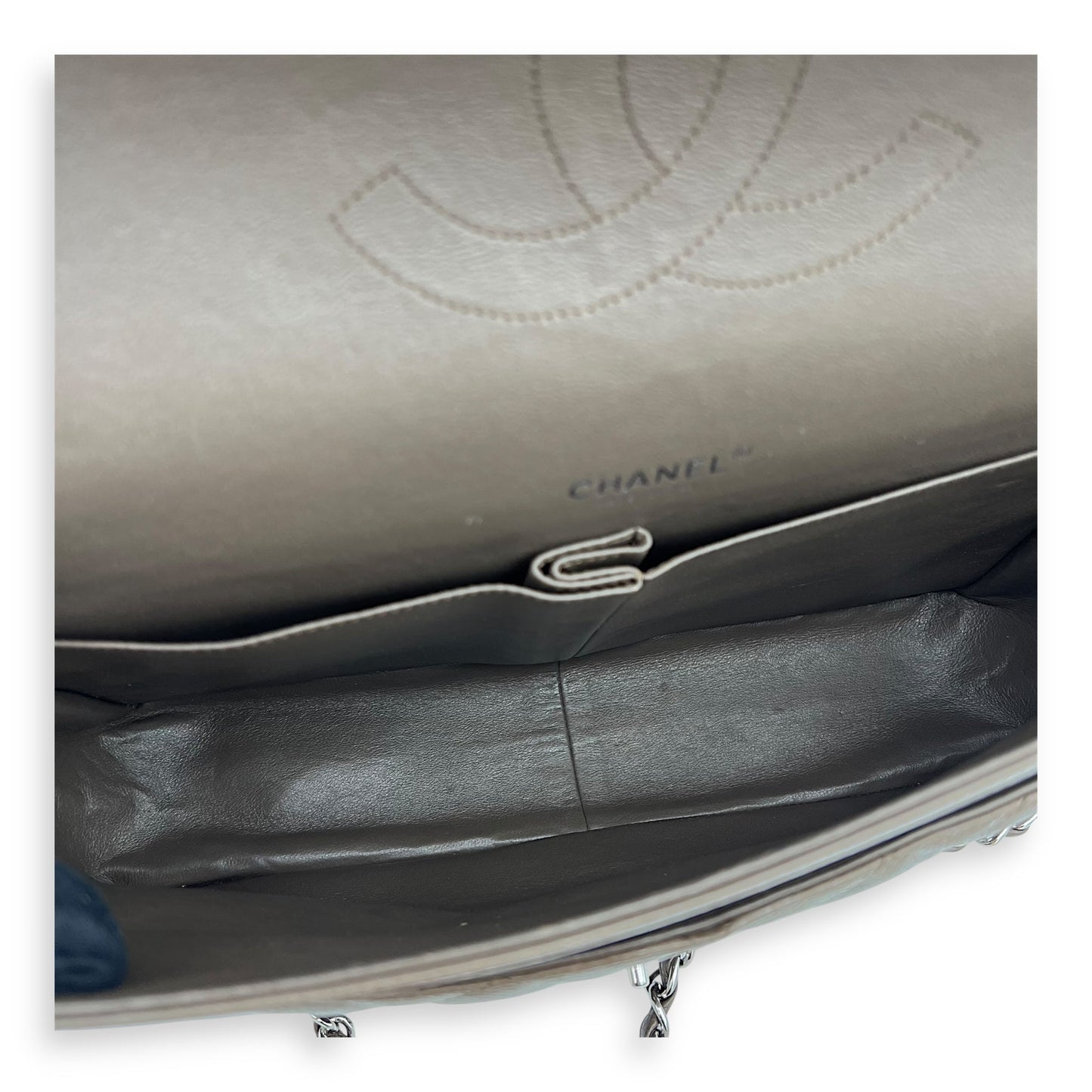 Classic Shoulder Bag Maxi Green in Caviar Leather, Silver hardware