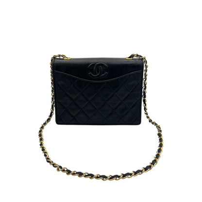 Vintage Shoulder Bag Black in Lambskin, Gold hardware