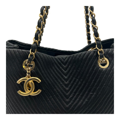 Chevron Shopping Tote Bag Black in Lambskin, Gold hardware