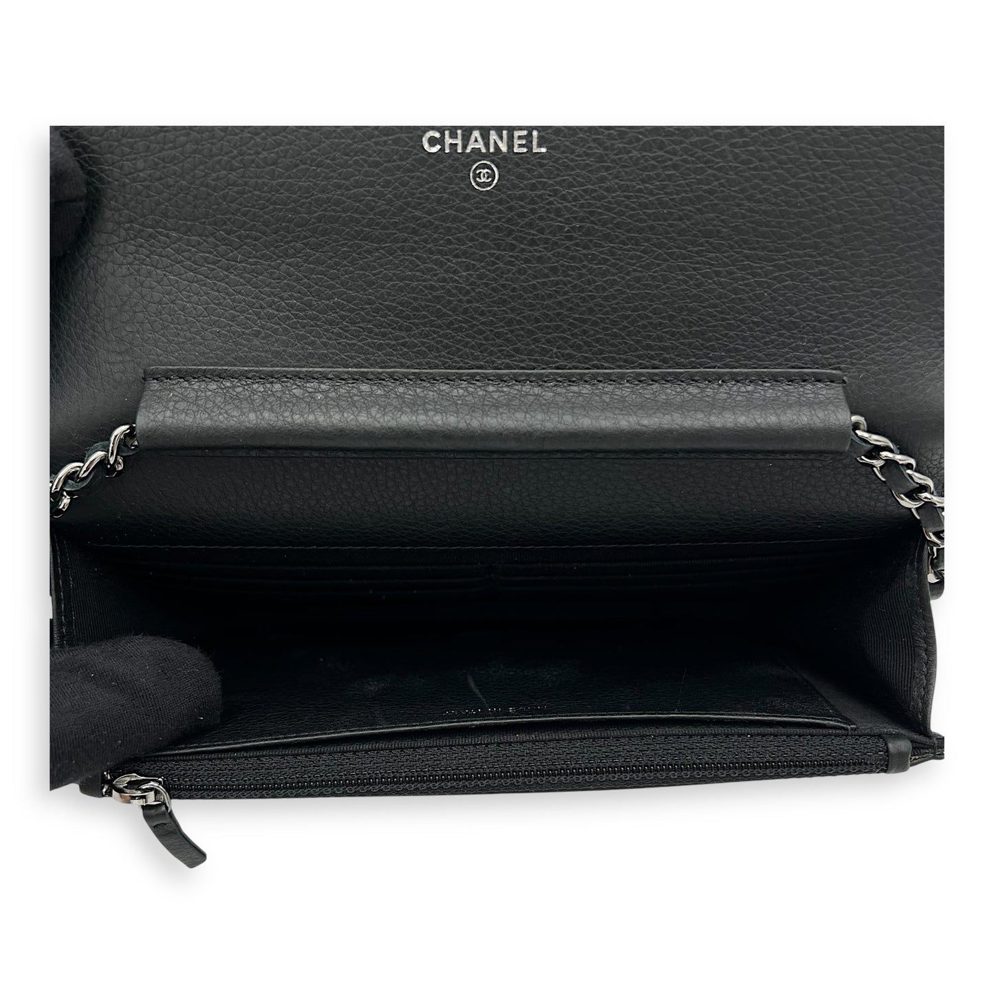 Swarovski flap Wallet On Chain Black in Calfskin, Silver hardware