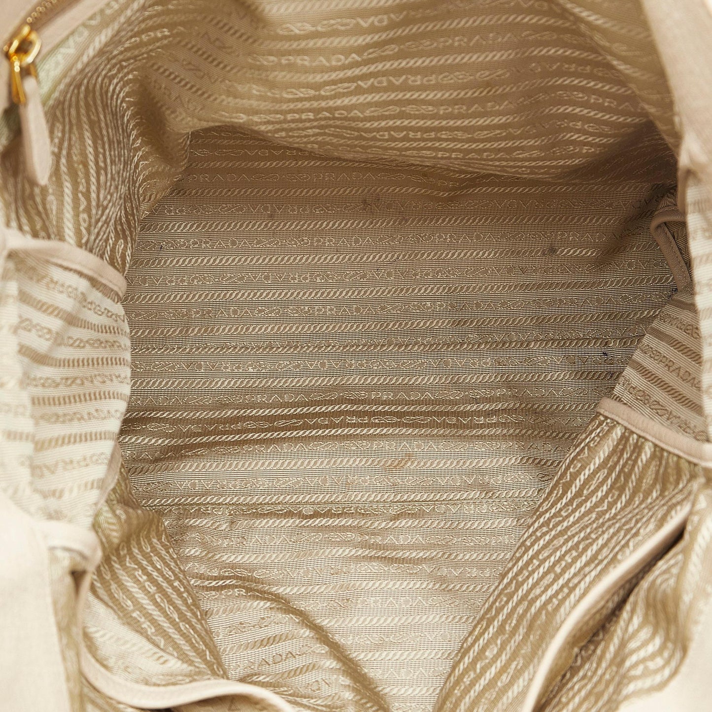 Prada Vitello Daino Tote Bag (SHG-kSSZi7)