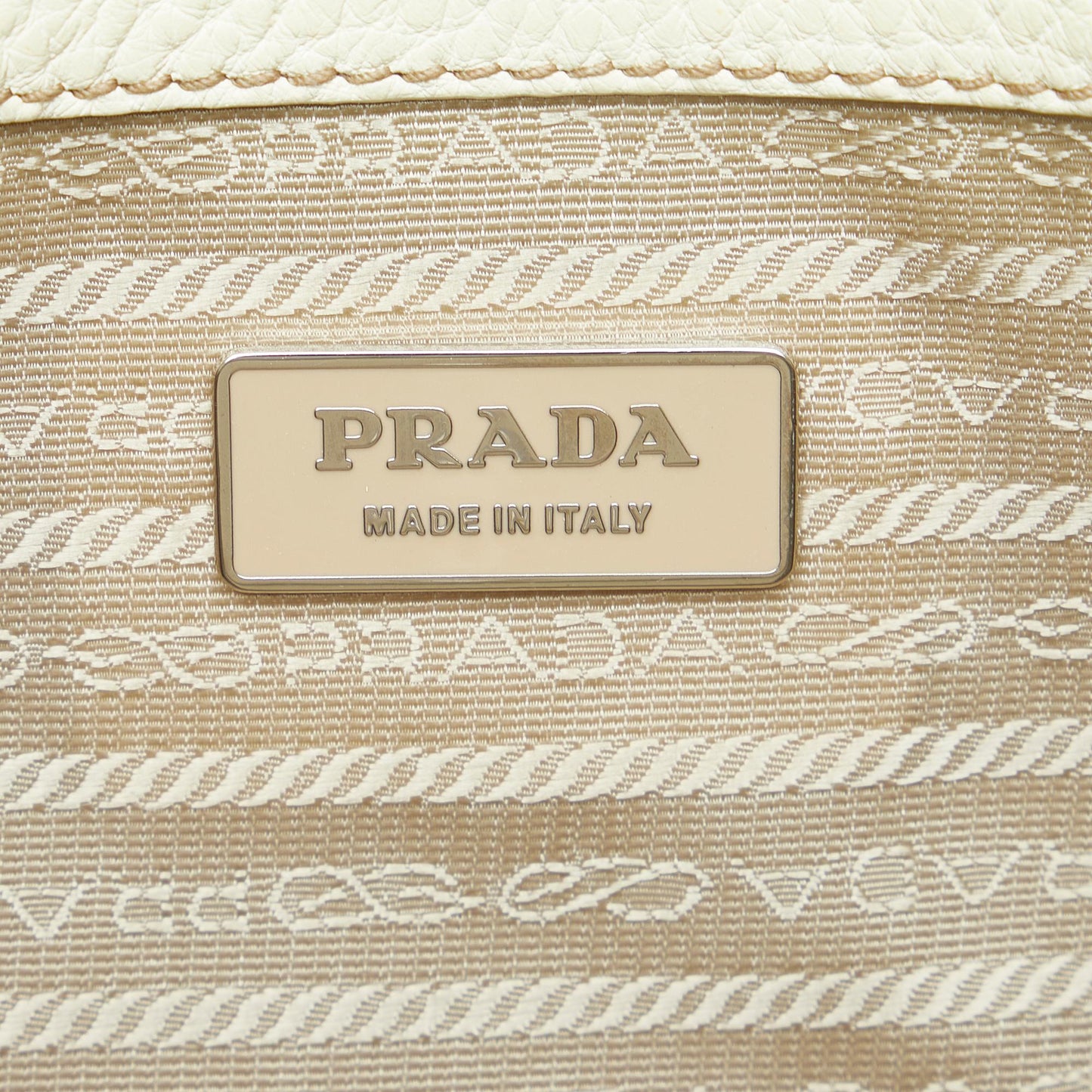 Prada Vitello Daino Tote Bag (SHG-sAWbdn)