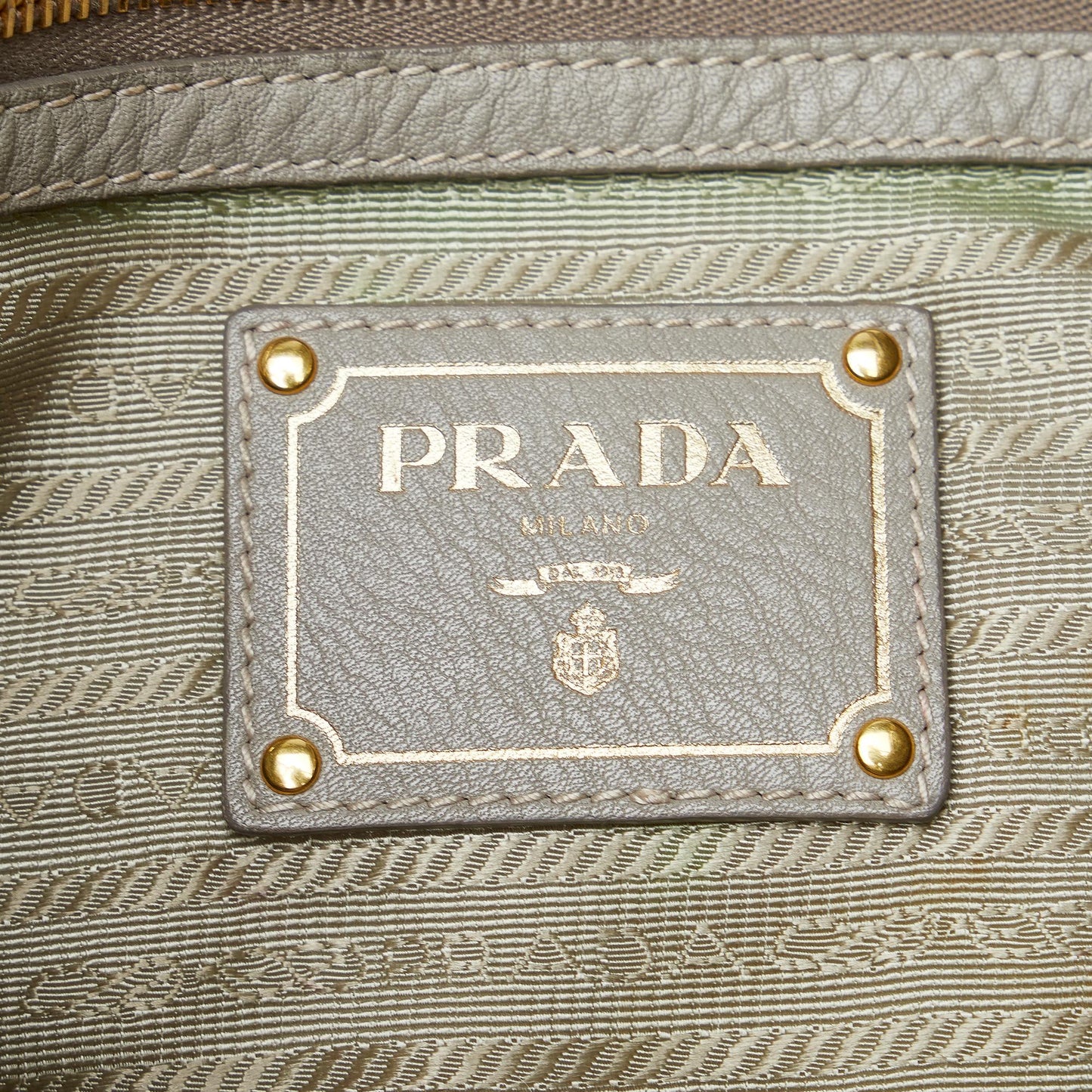 Prada Vitello Daino Tote (SHG-hfVFGL)