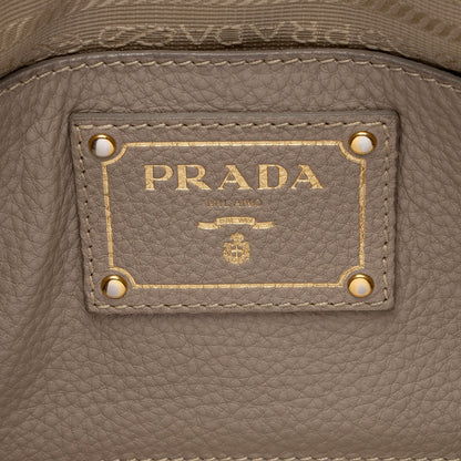 Prada Vitello Daino Tote (SHF-OaeyYr)