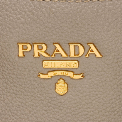 Prada Vitello Daino Tote (SHF-OaeyYr)