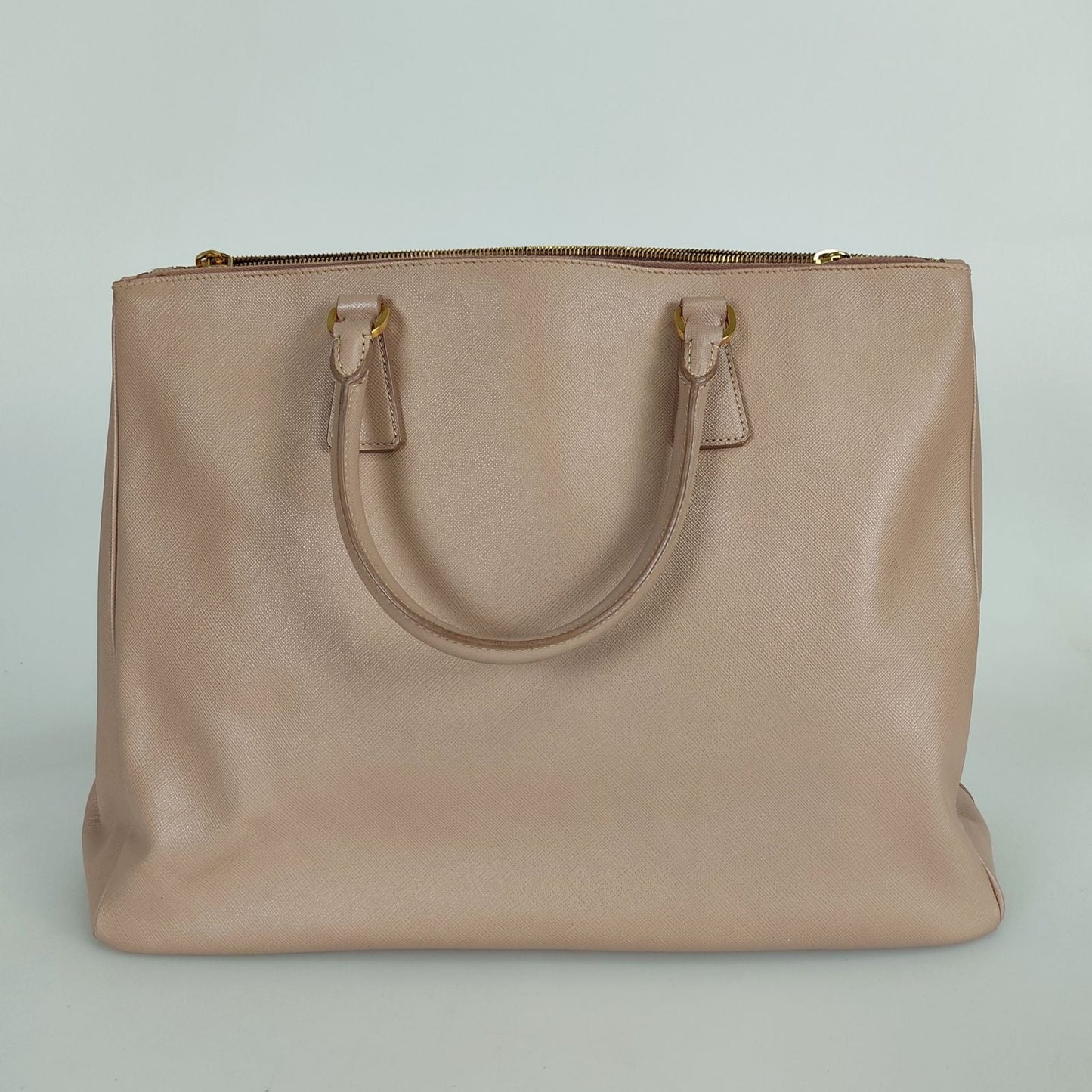 Prada Galleria Extra Large handBag in pink Saffiano