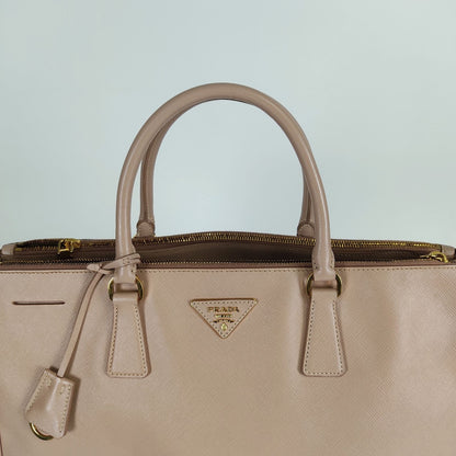 Prada Galleria Extra Large handBag in pink Saffiano