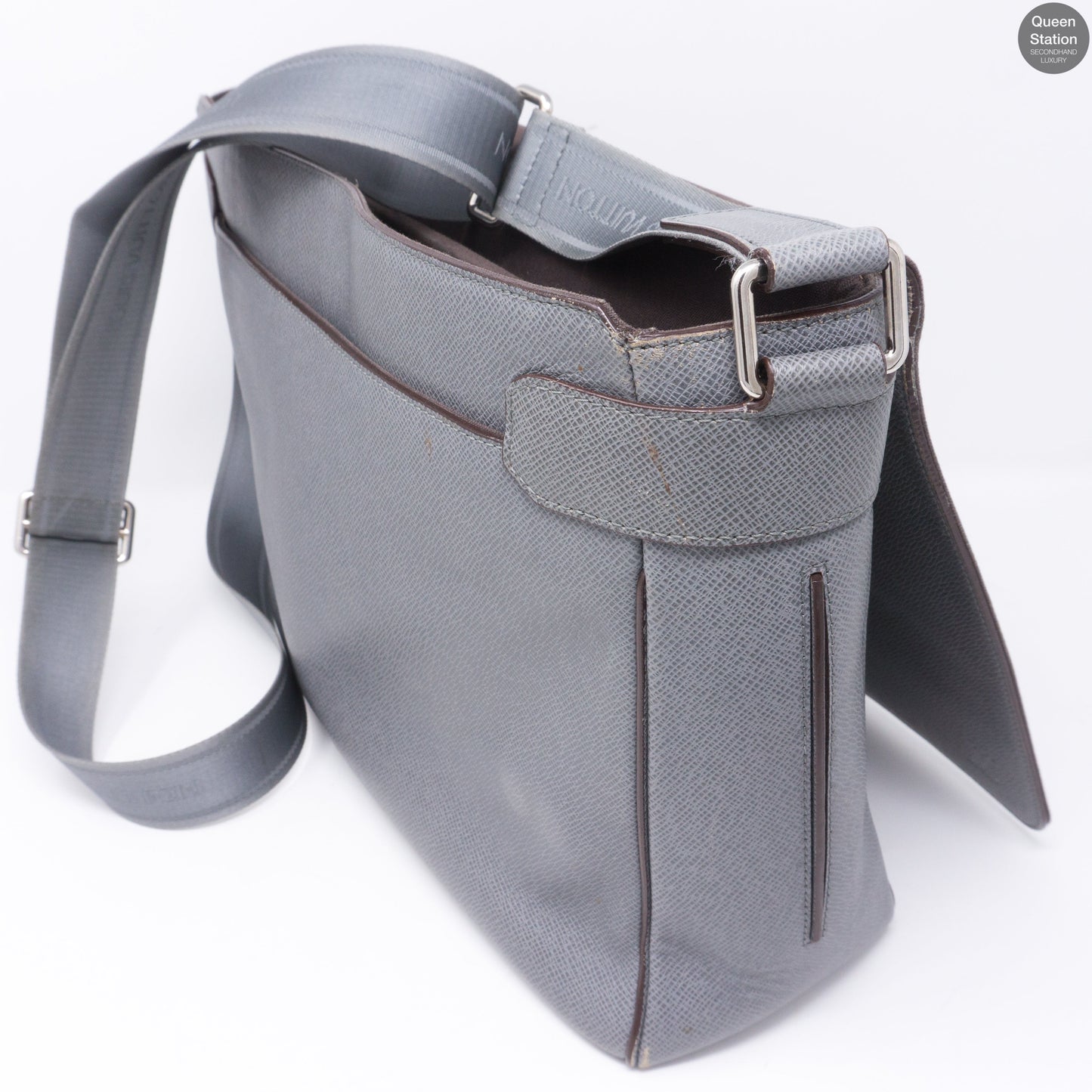 Louis-vuitton Roman GM Glacier Gray Taiga Leather