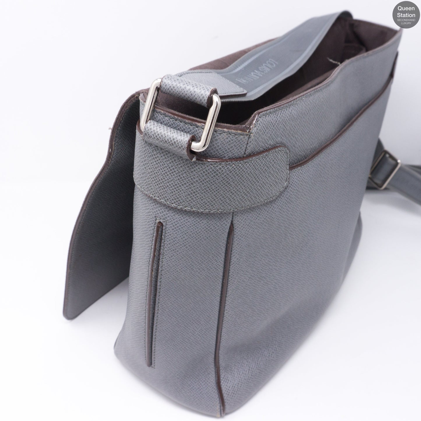 Louis-vuitton Roman GM Glacier Gray Taiga Leather