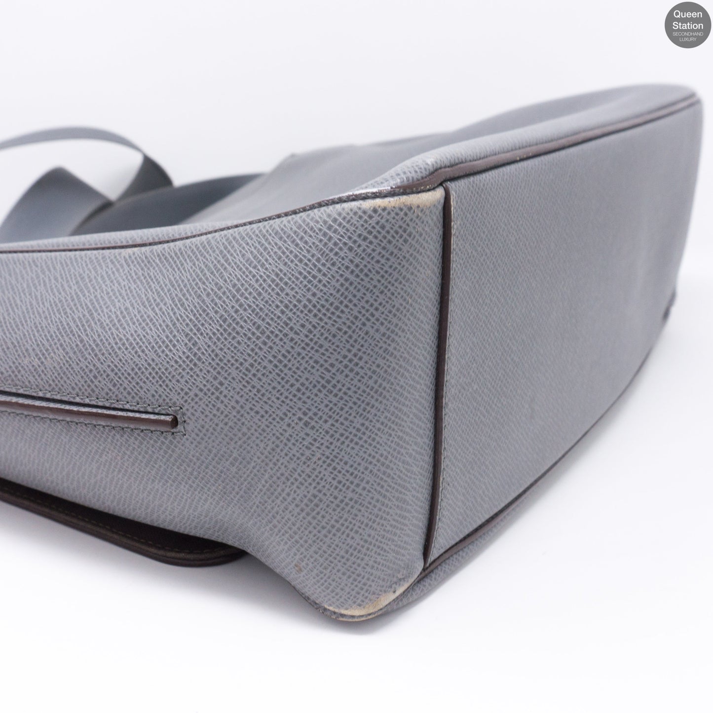 Louis-vuitton Roman GM Glacier Gray Taiga Leather