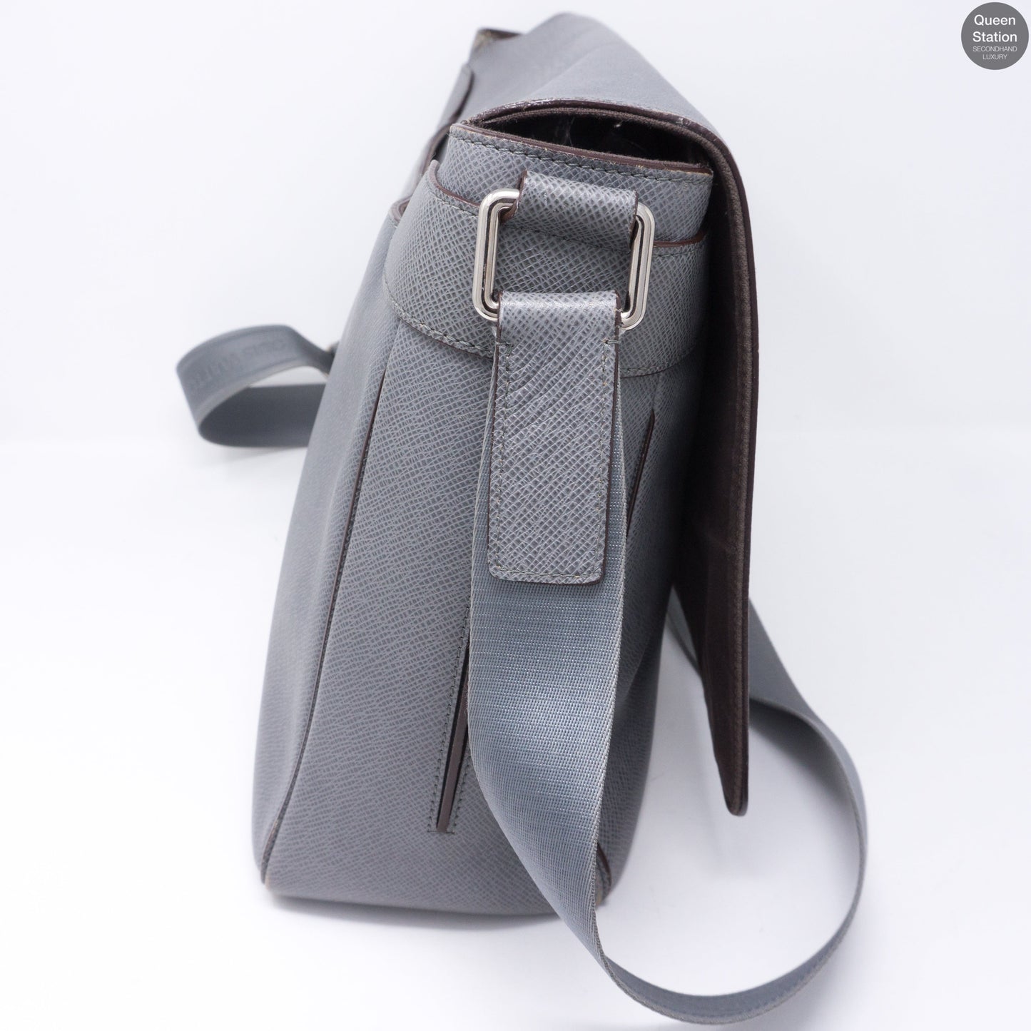 Louis-vuitton Roman GM Glacier Gray Taiga Leather