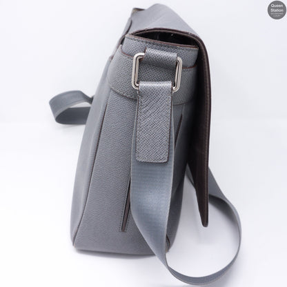 Louis-vuitton Roman GM Glacier Gray Taiga Leather