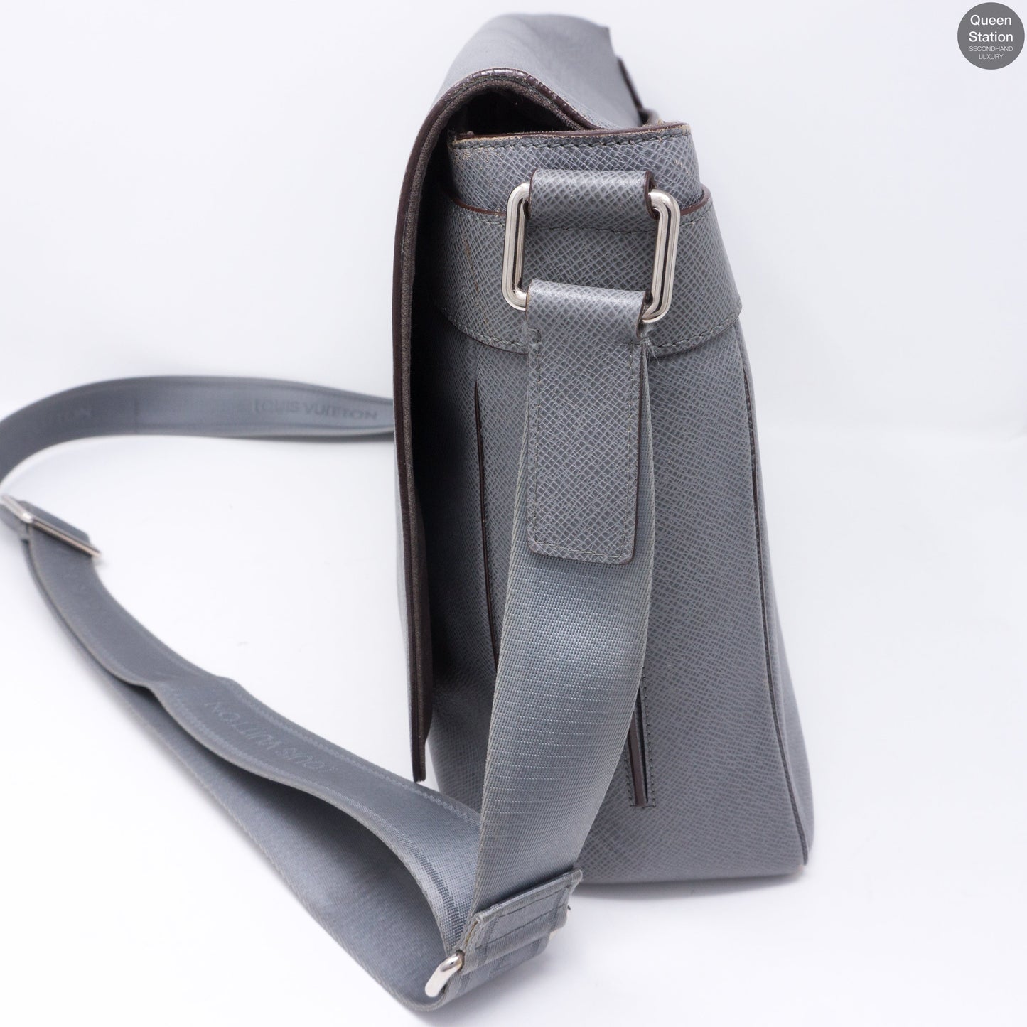 Louis-vuitton Roman GM Glacier Gray Taiga Leather