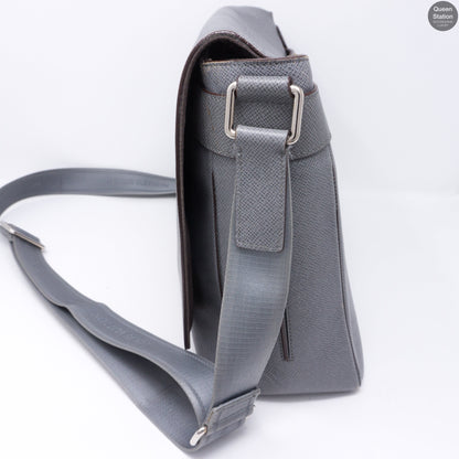 Louis-vuitton Roman GM Glacier Gray Taiga Leather
