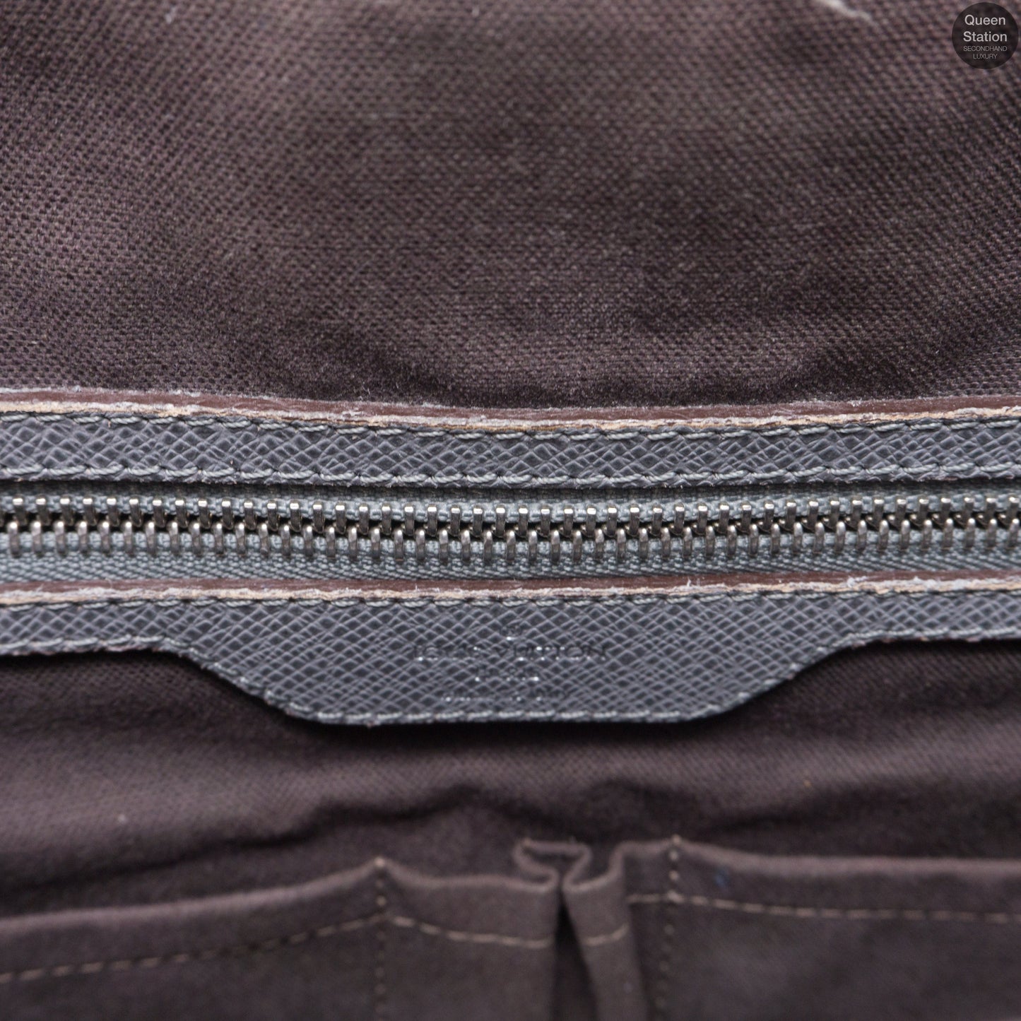 Louis-vuitton Roman GM Glacier Gray Taiga Leather