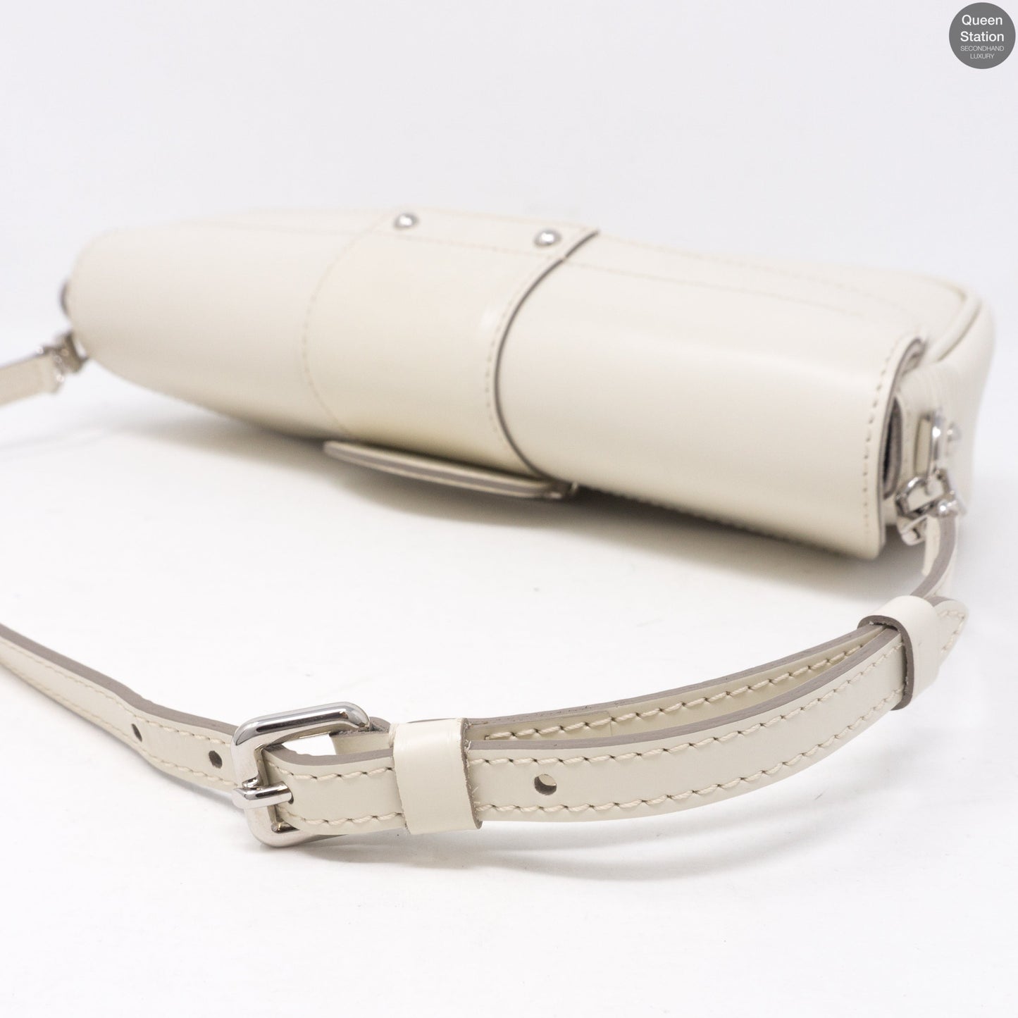 Louis-vuitton Montaigne Pochette White Epi