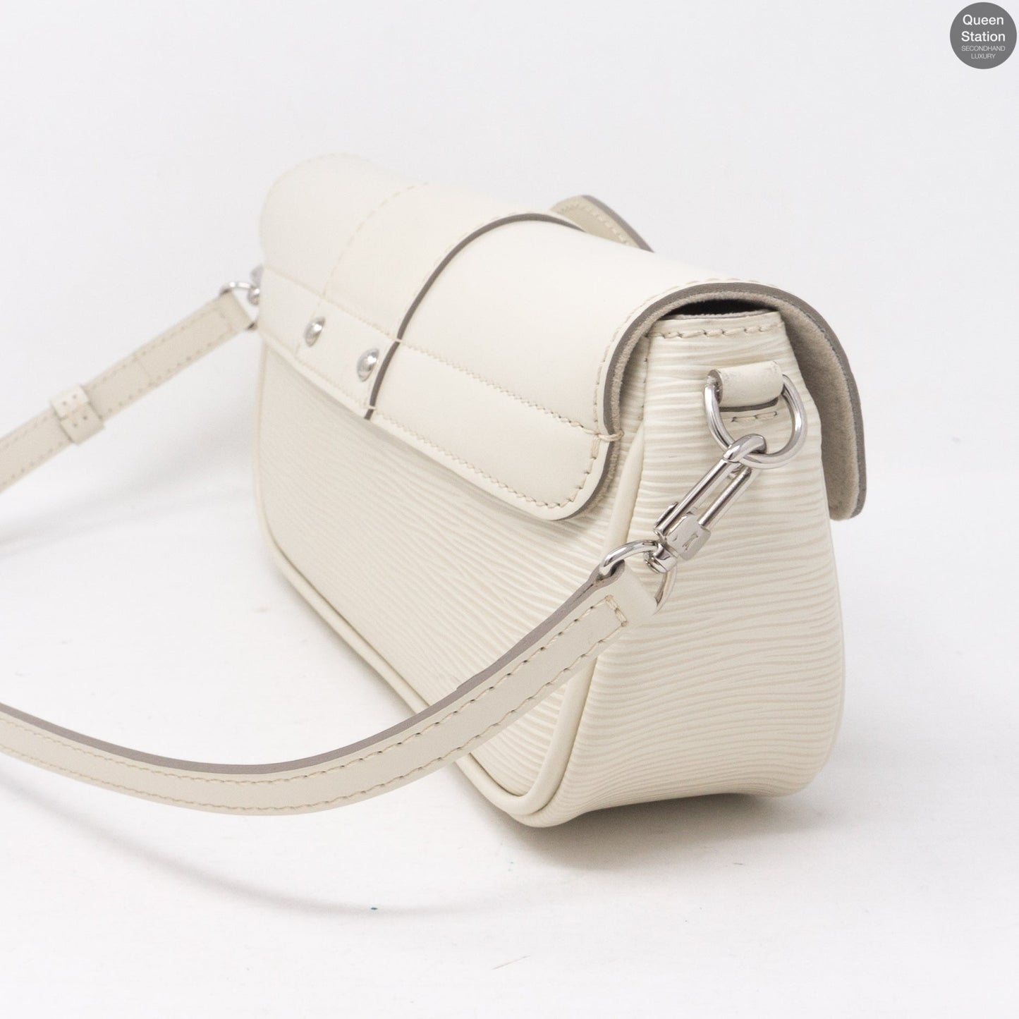 Louis-vuitton Montaigne Pochette White Epi