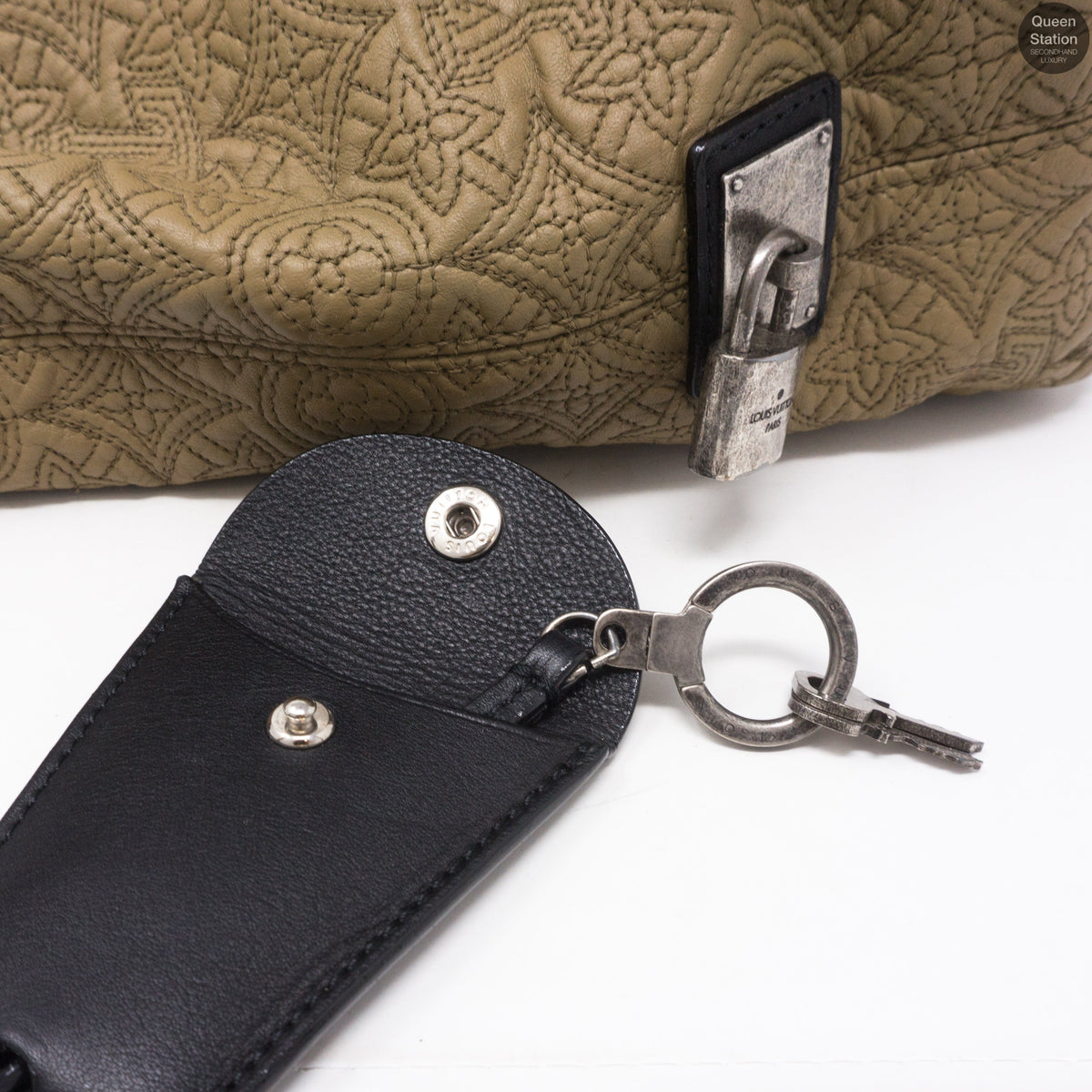 Louis-vuitton Antheia Hobo PM Khaki Quilted Leather